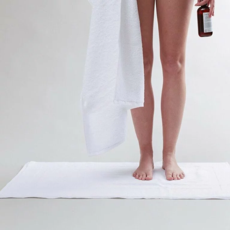 Bath Mat Snow White 1