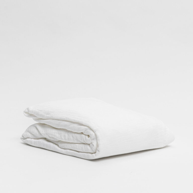 cotton-gauze-fitted-sheet-snow-white-packshot-folded-1