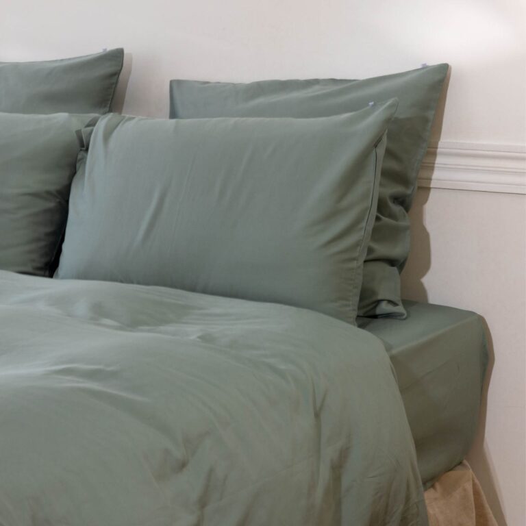 cotton-sateen-bedroom-sage -ambiance-close-up-1