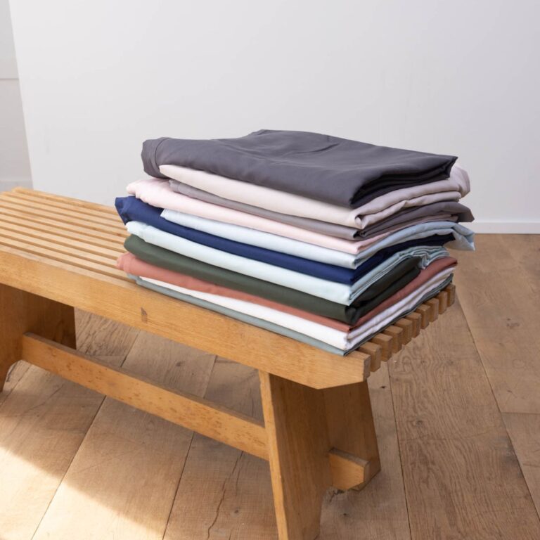 cotton-sateen-duvet-cover-anthracite-ambiance -close-up-1