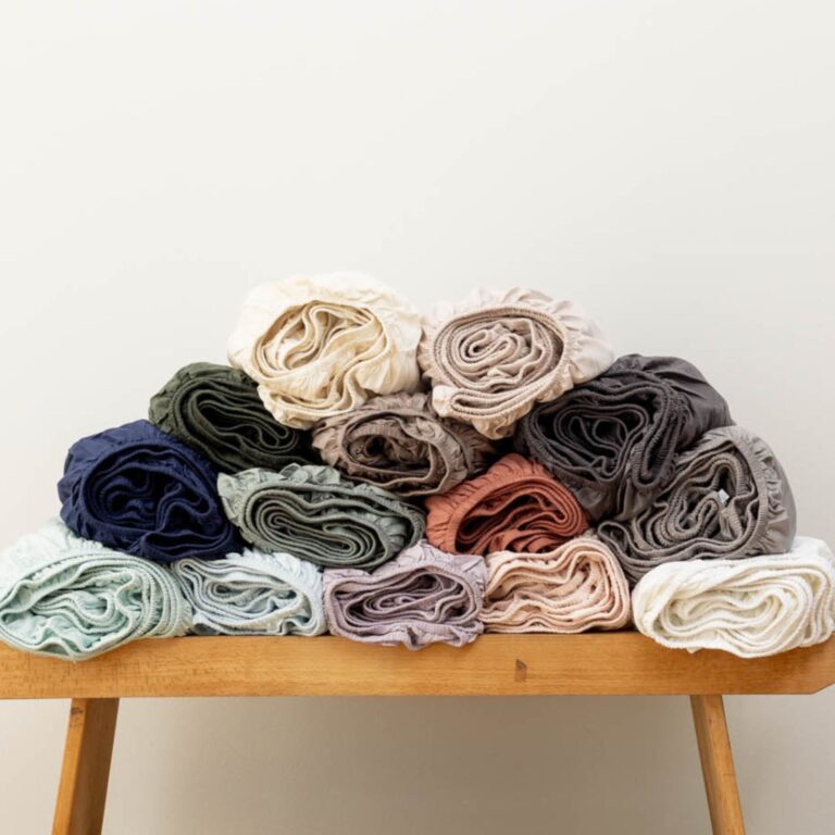 cotton-sateen-fitted-sheet-all-colours-ambiance-close-up-1