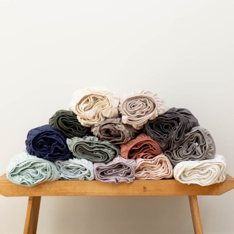 cotton-sateen-fitted-sheet-all-colours-ambiance-close-up-2