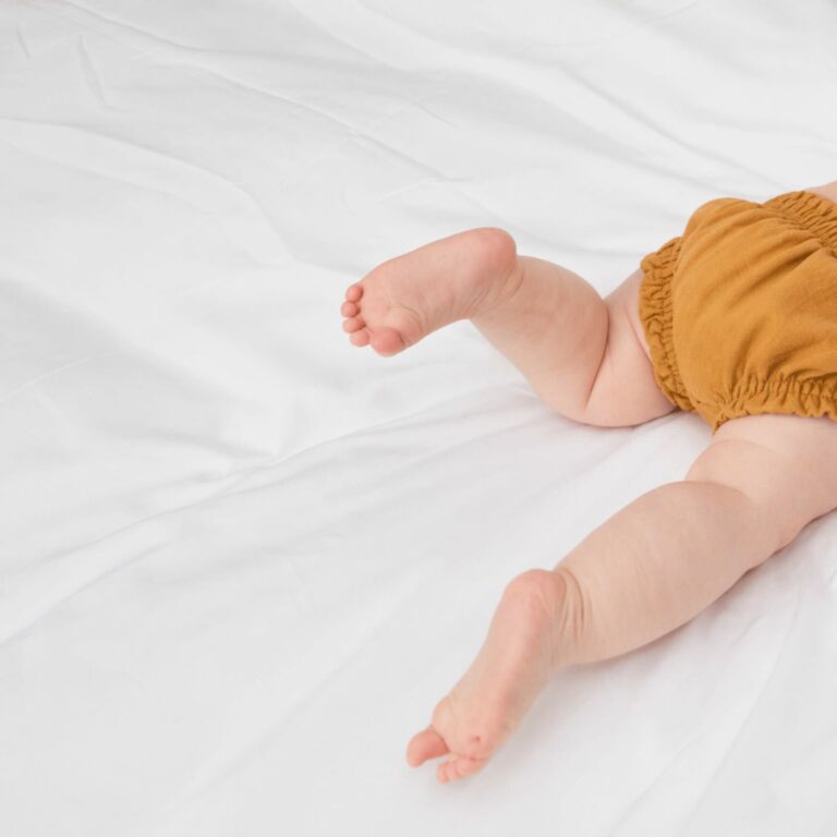 cotton-sateen-fitted-sheet-baby-ambiance-model-1