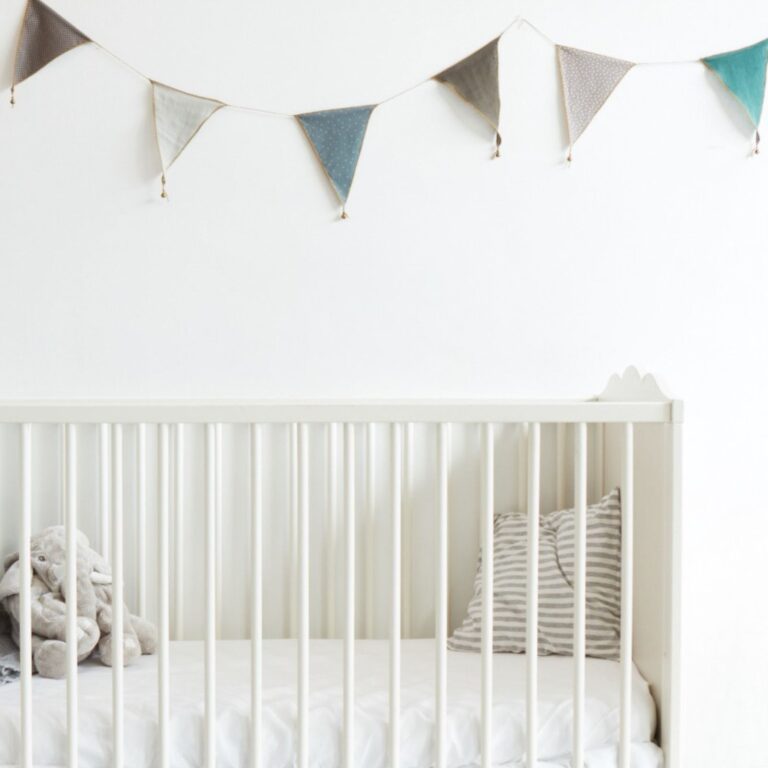 cotton-sateen-fitted-sheet-baby-bed-ambiance-1
