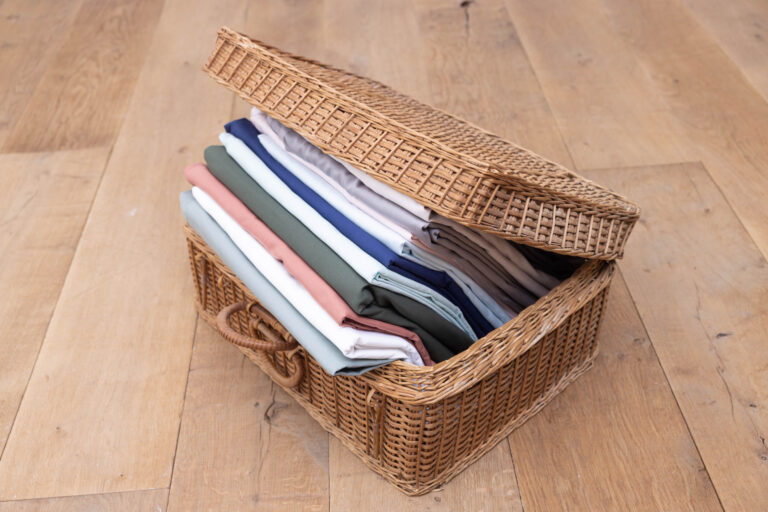 cotton-sateen-flat-sheet-all-colours-ambiance-close-up-1