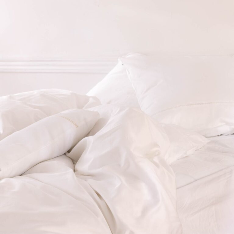 cotton-sateen-lace-trim-bedroom-snow-white-ambiance-side-1