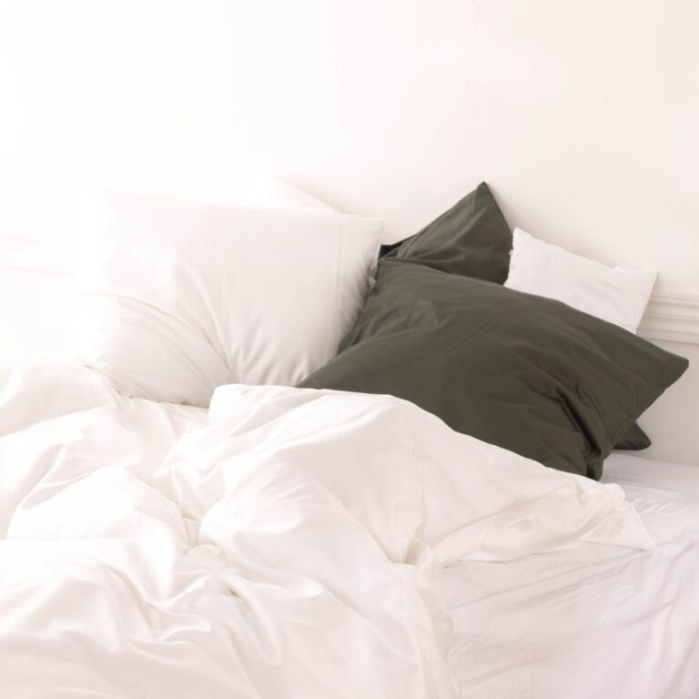 cotton-sateen-lace-trim-bedroom-snow-white-forest-ambiance-1