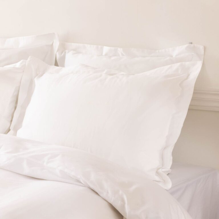 cotton-sateen-pillowcase-oxford-snow-white-ambiance-close-up-1