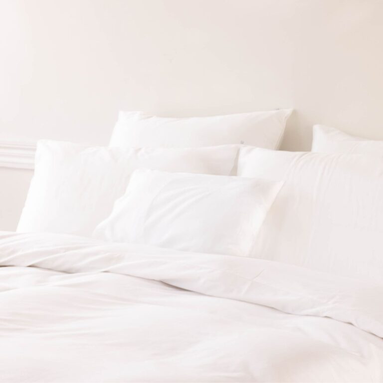 cotton-sateen-pillowcase-snow-white-ambiance-close-up-1