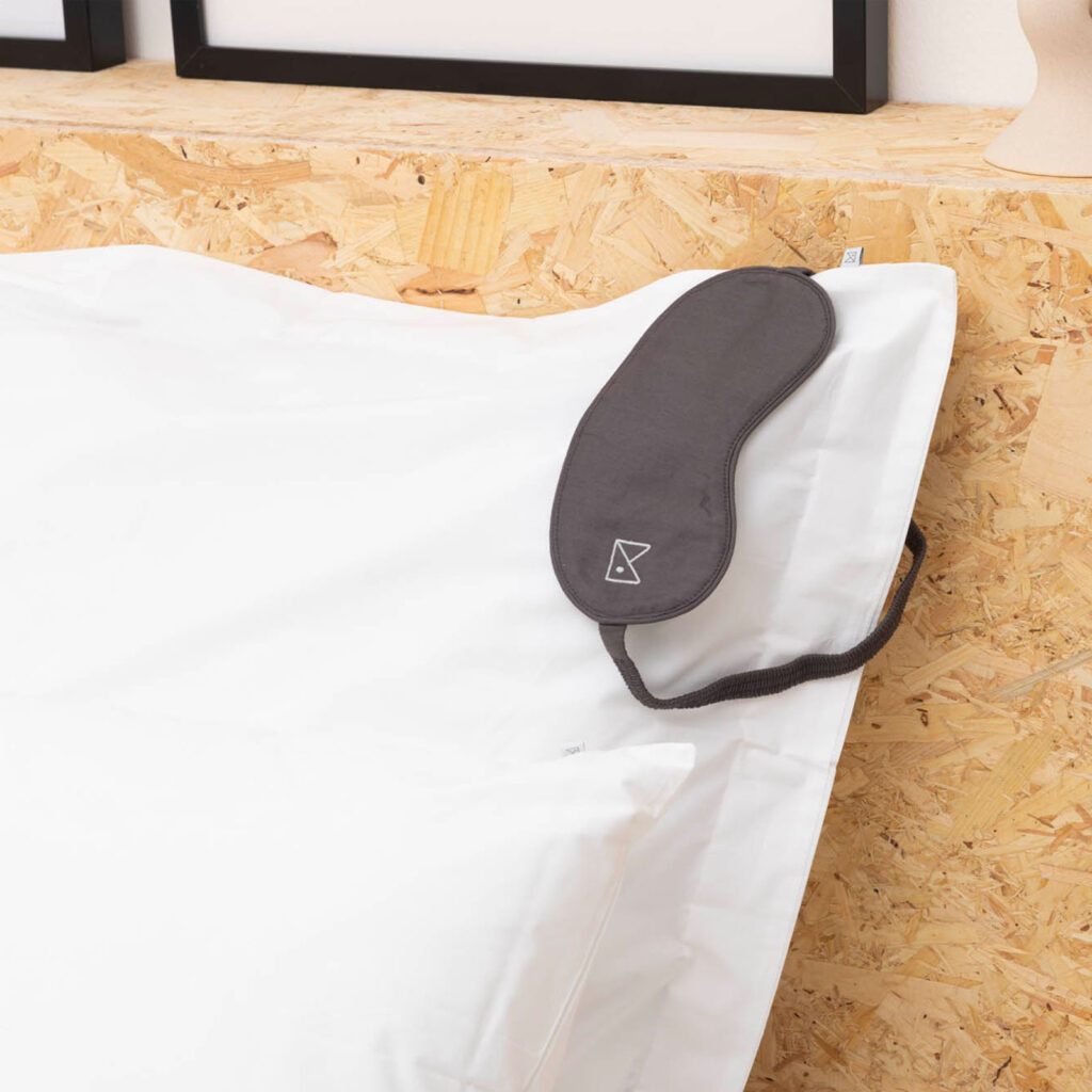 cotton-sateen-sleep-mask-anthracite-2