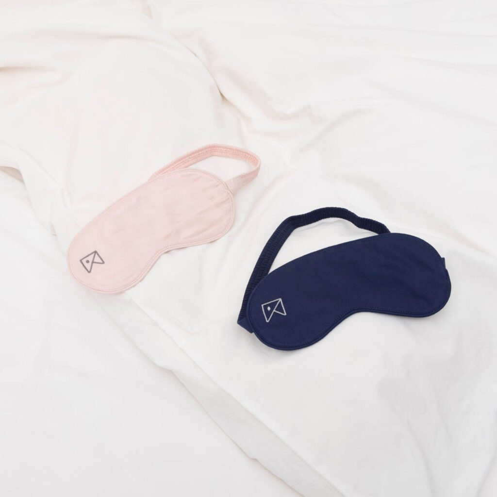 cotton-sateen-sleep-mask-midnight-blue-soft-pink-1