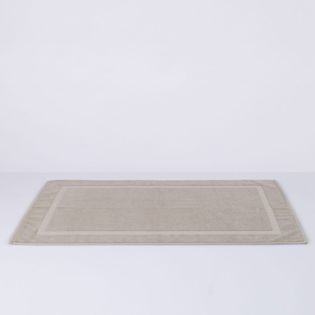 luxury-bath-mat-sand