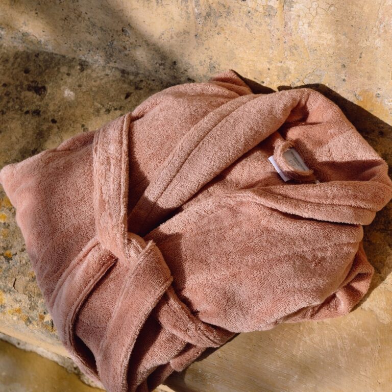 luxury-bathrobe-powder-pink-ambiance-1