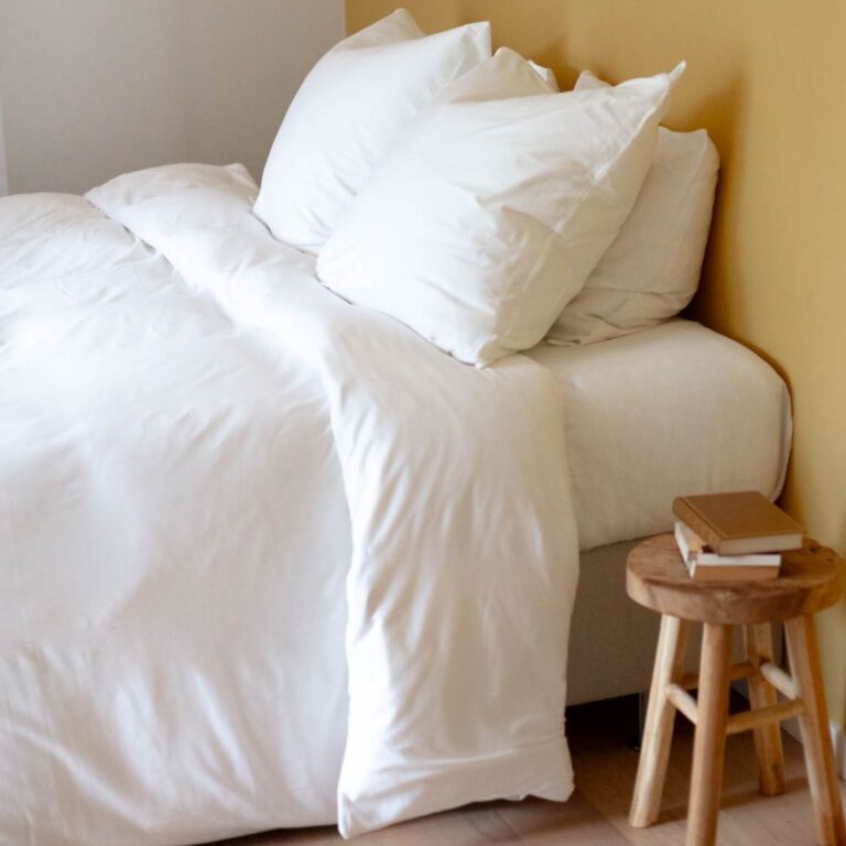 premium-jersey-bedroom-snow-white-ambiance-close-up-1b