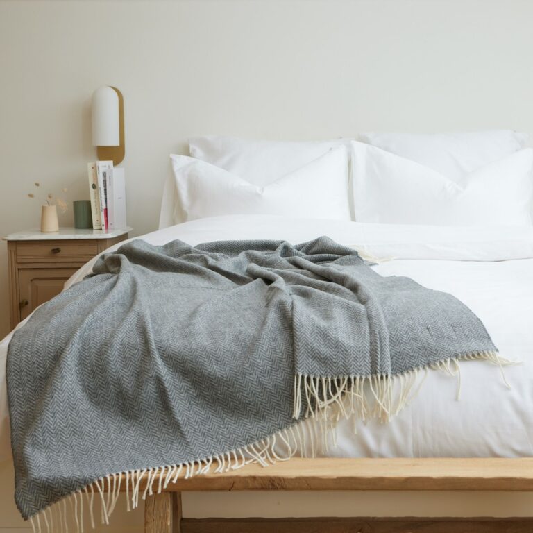 recycled-wool-woven-throw-dark-grey-off-white-bedroom-1