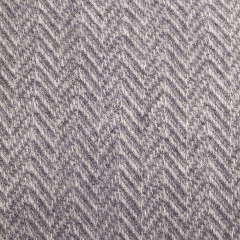 recycled-wool-woven-throw-dark-grey-off-white-packshot-close-up-3c