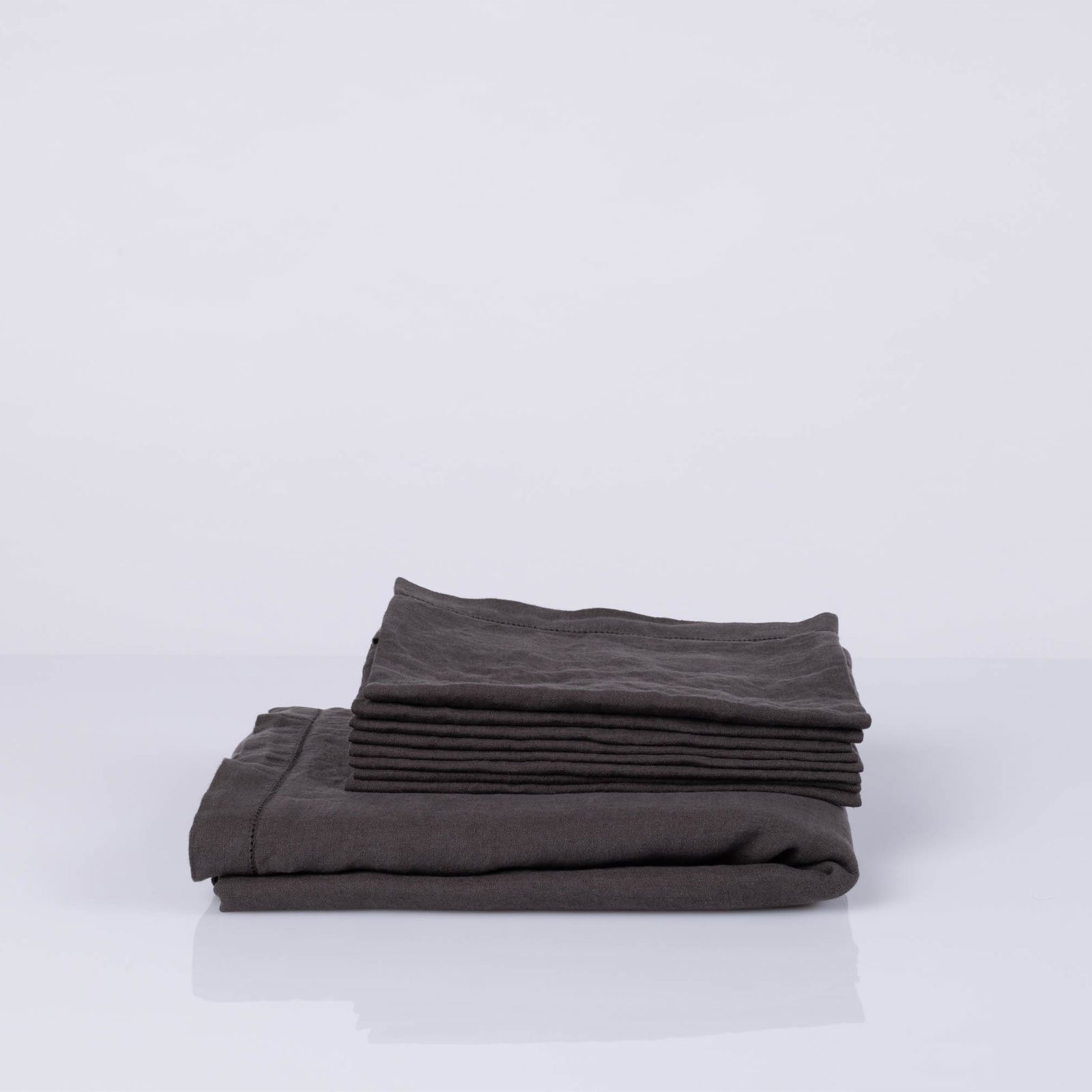 stone-washed-linen-hem-stitch-bundle-anthracite-1
