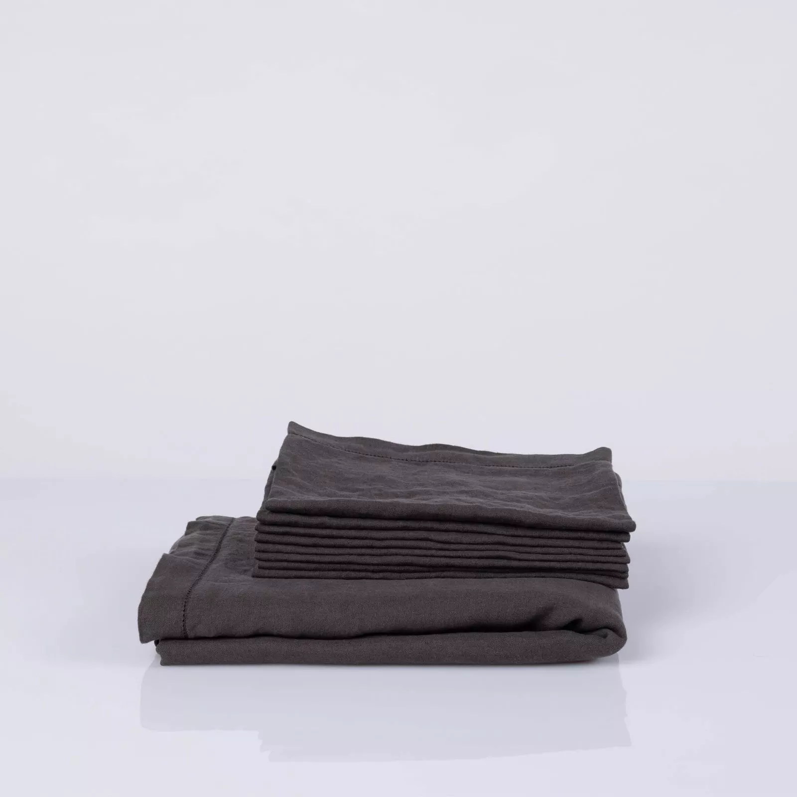 stone-washed-linen-hem-stitch-bundle-anthracite-1