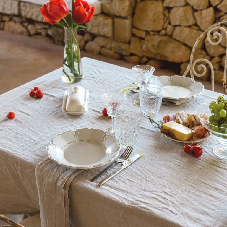 stone-washed-linen-table-natural-ambiance-2