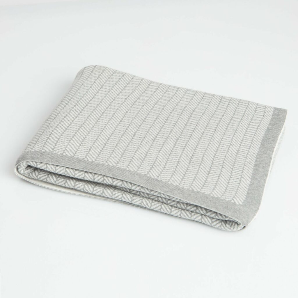 throw herringbone light grey melange white 130x180 1