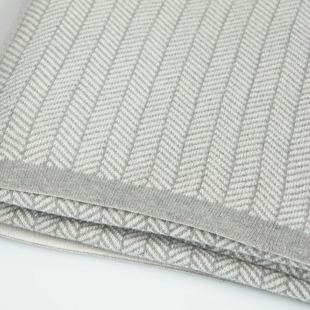 throw herringbone light grey melange white 130x180 2