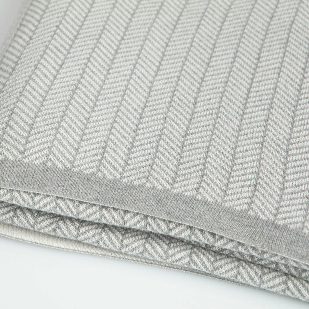 throw herringbone light grey melange white 130x180 2