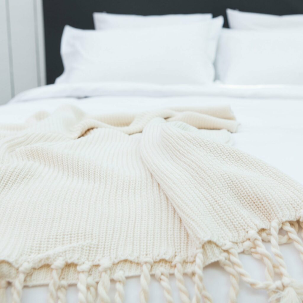 throw tuck with tassel natural 130x180 4